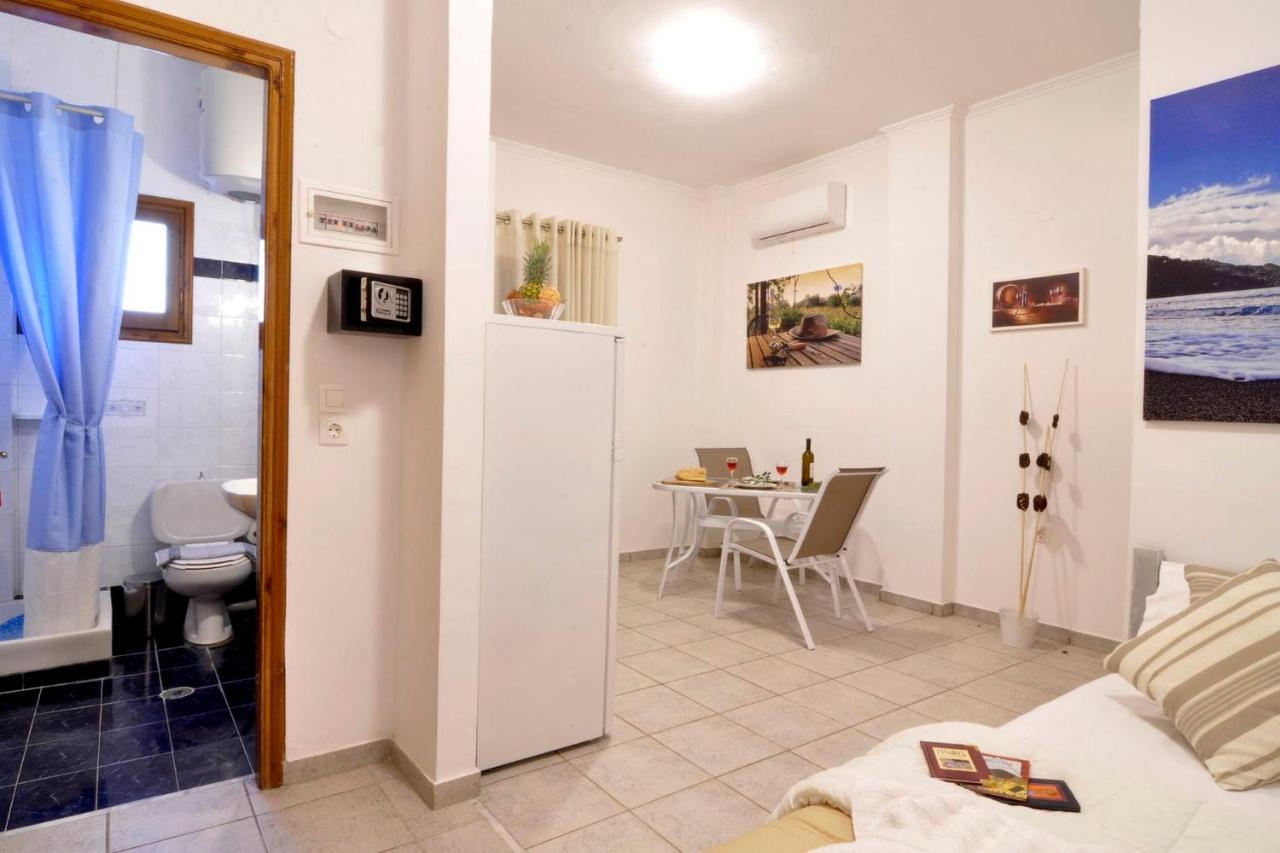 Kloudas Apartments Potamós エクステリア 写真